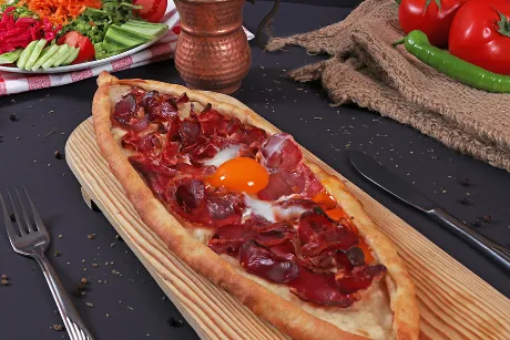Pastırmalı Kaşarlı Pide - Taşfırın Eyvan Tuzla