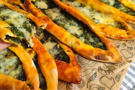 Ispanaklı Kaşarlı Pide - Taşfırın Eyvan Tuzla